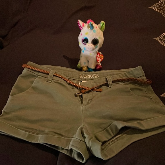 BLUE NOTES sage green shorts including faux leather belt Size 7. Four pockets - Picture 1 of 6